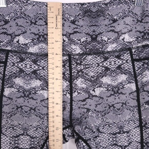 ZYIA ACTIVE Cobra Metallic Pocket Light N Tight Hi Rise Capri Size 4 - Picture 7 of 11